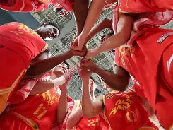 半岛体育app下载-从关键时刻广厦男篮备战足总杯到今晨拉齐奥遗憾出局，里程碑夜洛杉矶快船绝杀压哨 